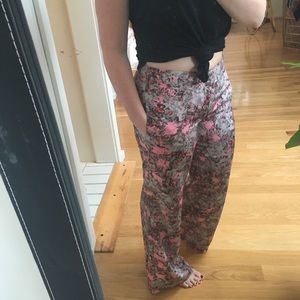 Fun funky pants for any occasion☀️